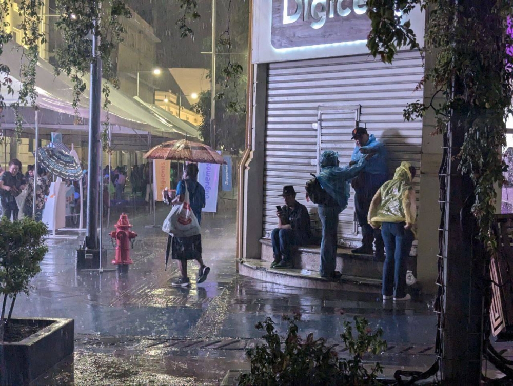 Las lluvias del invierno aún están en pleno apogeo en El Salvador durante el mes de octubre./ Juan Martínez.,image_description: