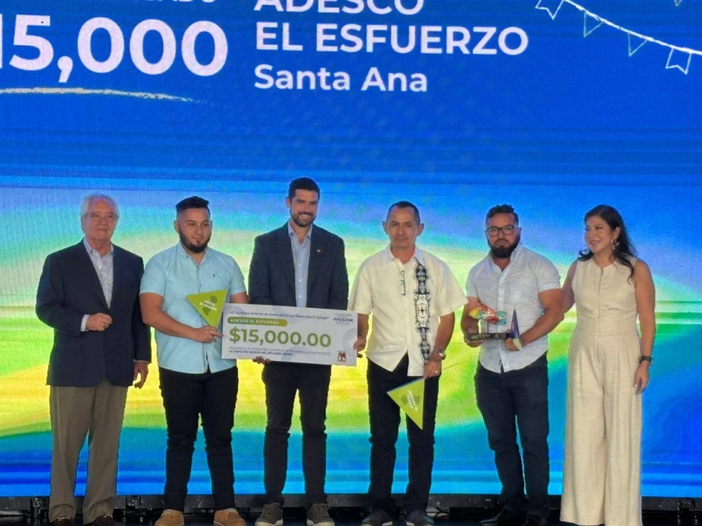 Con esta nueva entrega, la Fundación Gloria Kriete desde 2018 ha invertido un total de 1,138,200.00 de los cuales 1,081,200.00 son fondos FGK y 57,000 de aliados, para el desarrollo comunitario. / Cortesía.,image_description: