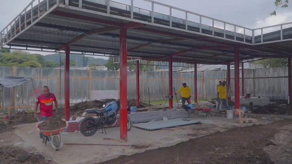 También, Rodríguez destacó que se está construyendo cuartos fríos en la central de abastos. / MOP,image_description: