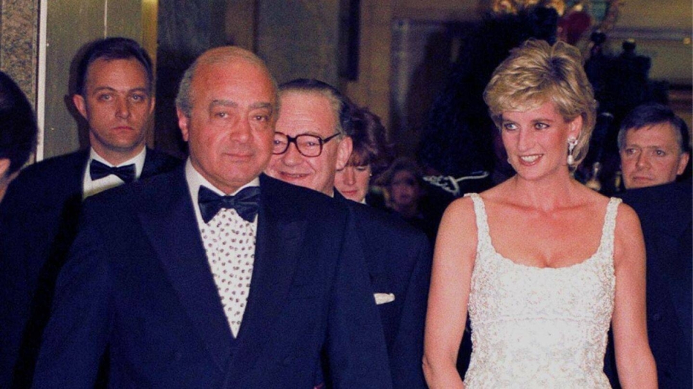 Mohamed Al Fayed en una histórica foto junto a la también hoy fallecida Lady Di.,image_description: