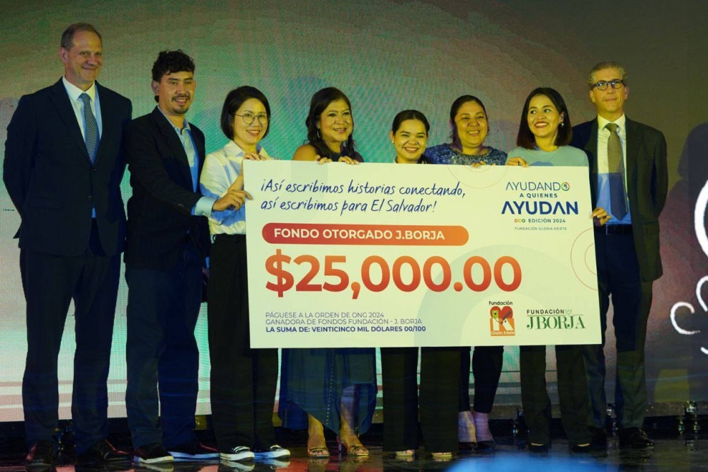 La Fundación Borja entregó dos fondos de $25,000 destinados a promover proyectos que buscan el empoderamiento y desarrollo de mujeres salvadoreñas.