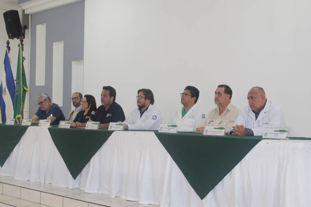 El Colegio Médico de El Salvador informó en una conferencia de la solicitud a la Comisión de Hacienda de la Asamblea Legislativa. / Cortesía.,image_description: