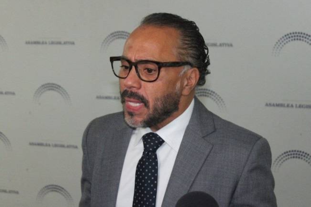 El presidente de la Asamblea Legislativa, Ernesto Castro. / DEM.,image_description: