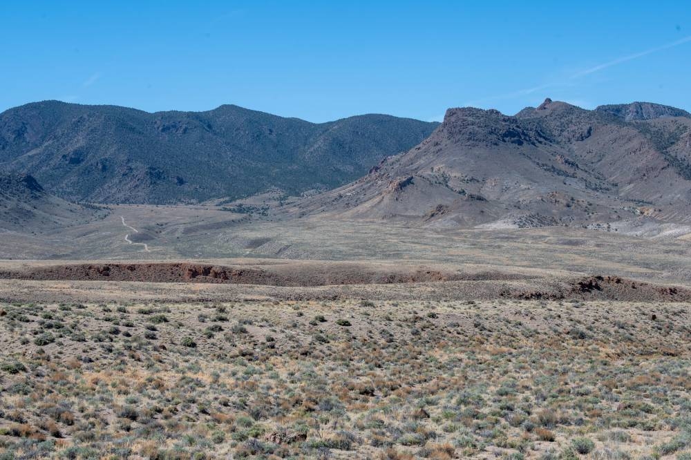  Una enorme mina de litio en el desierto de Nevada recibió la aprobación final del gobierno, dijo la compañía que tiene la concesión el 24 de octubre de 2024, en un proyecto que predice que cuadruplicará la producción estadounidense de un mineral crítico para la revolución de la energía renovable. /AFP,image_description: