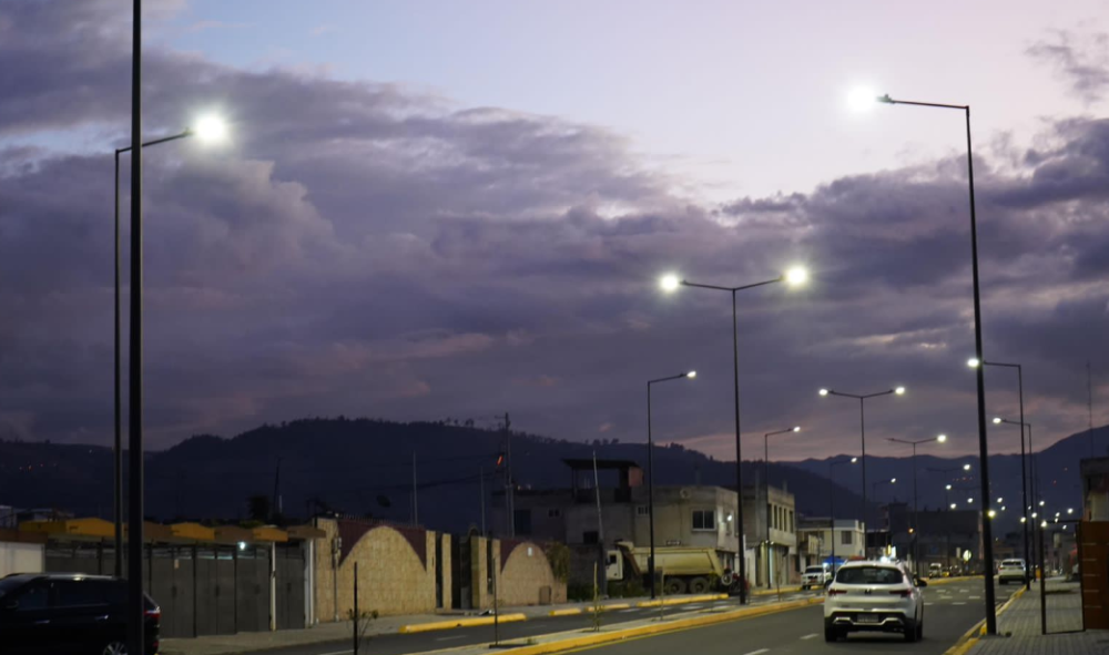 El sector empresarial del Ecuador afirmó que las perdidas suman 12 millones de dólares por cada hora de corte/ Foto cortesía  Ministerio de Energía y Minas EcuadornRecNaturalesEC.,image_description: