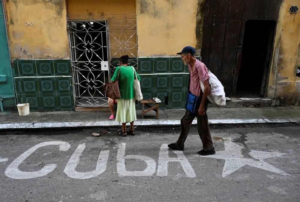 Para las autoridades de la isla, el embargo es el principal obstáculo para su desarrollo y causa de la profunda crisis económica que sufre y que se ha traducido en un éxodo de la población y el profundo descontento social. / AFPn,image_description: