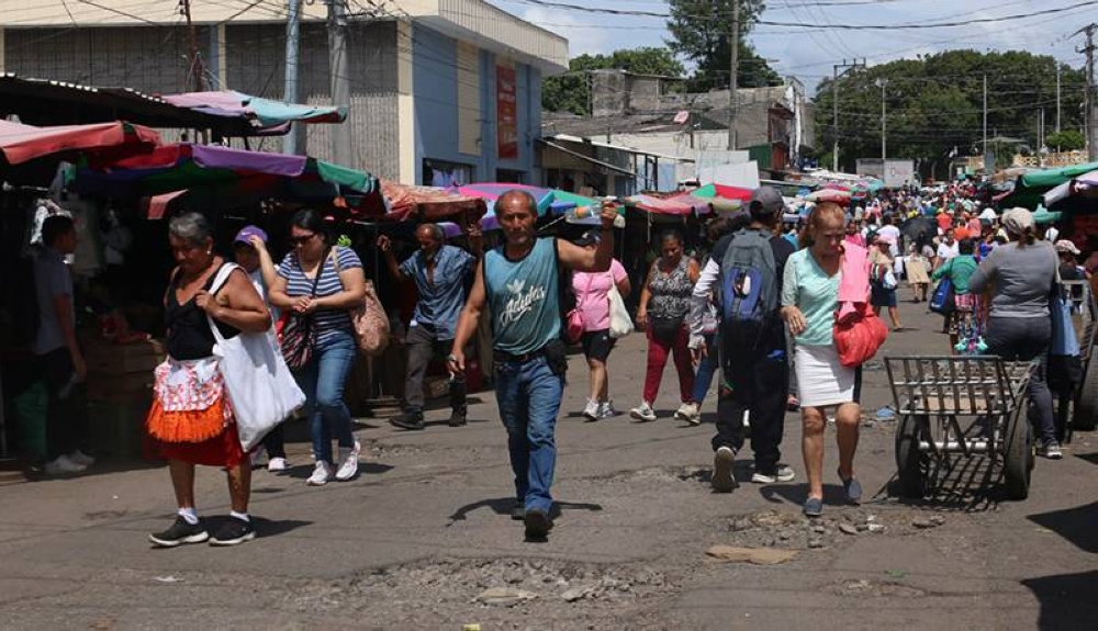 El 52.8  de la población de El Salvador corresponde a mujeres, según el Censo de Población. /Lisbeth Ayala,image_description: