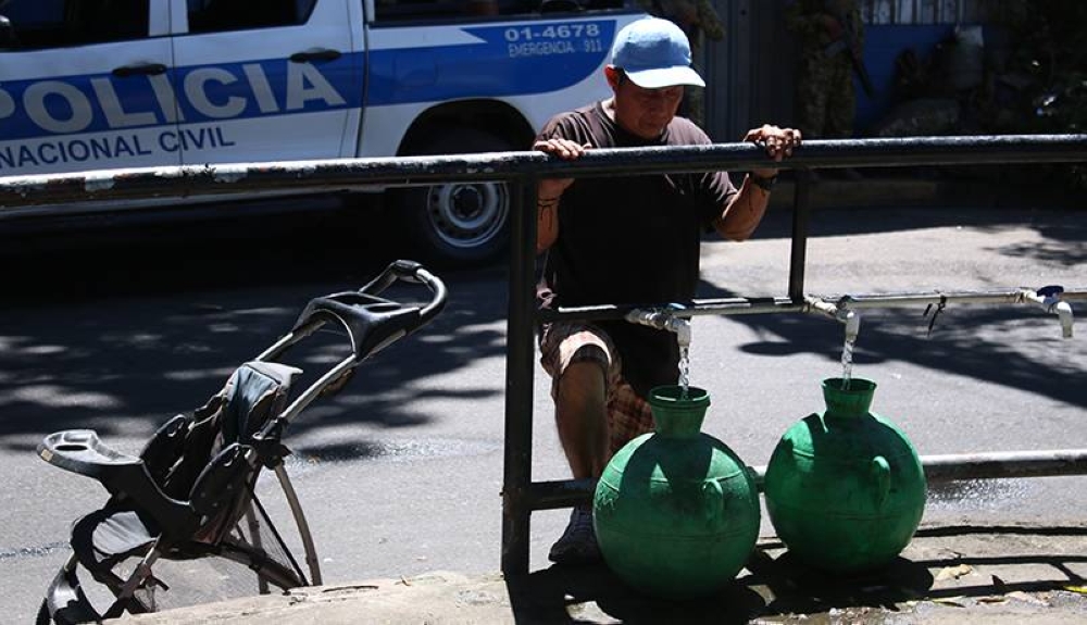 A menos cinco de cada 10 hogares reciben agua cuatro horas diarias. /Lisbeth Ayala,image_description: