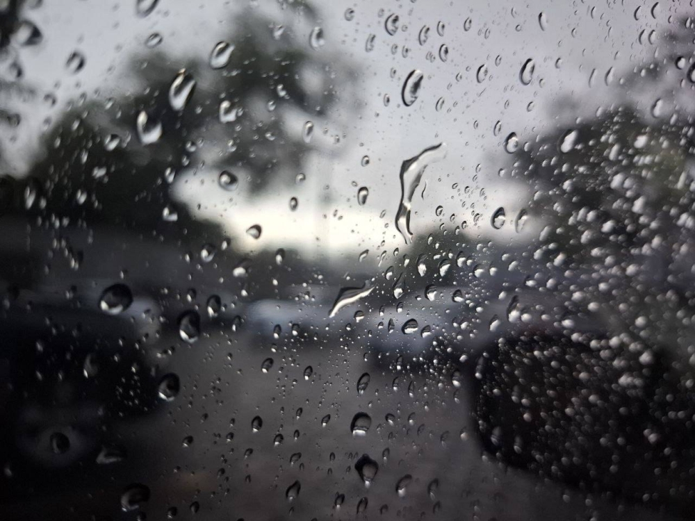 La tarde del miércoles, una tormenta sorprendió a los capitalinos. / Iliana Cornejo. ,image_description: