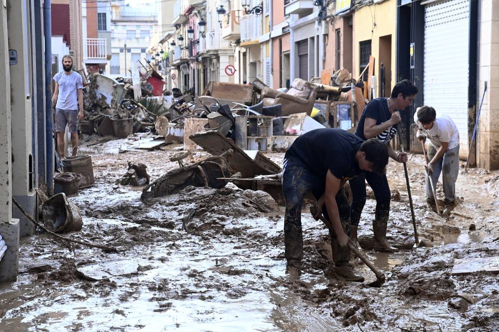 Los científicos advierten desde hace años que fenómenos meteorológicos extremos como olas de calor o este tipo de tormentas son cada vez más frecuentes e intensos por el cambio climático. /AFPn,image_description: