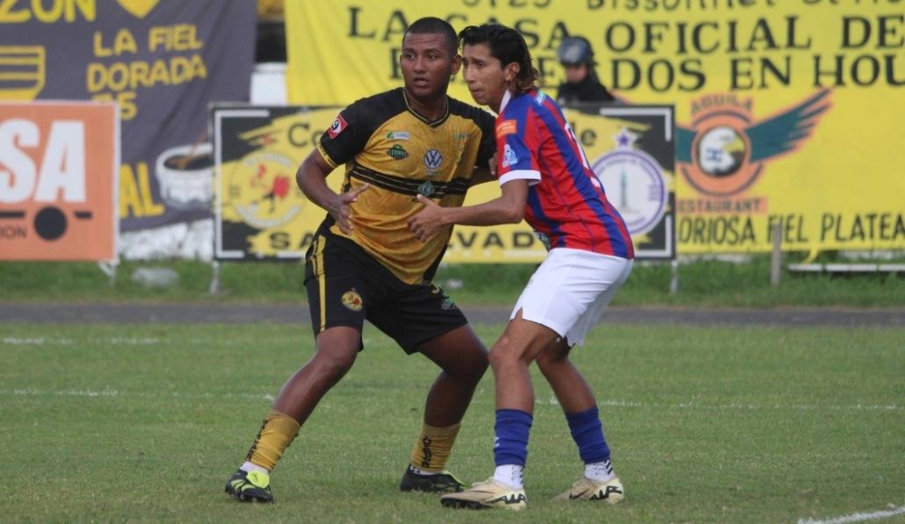 José Guevara, de FAS, estuvo firme en la marca ante Platense. /  Platense,image_description: