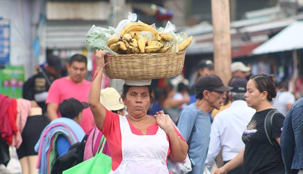 Un 52.8  de la población en El Salvador corresponde a mujeres. /DEM,image_description: