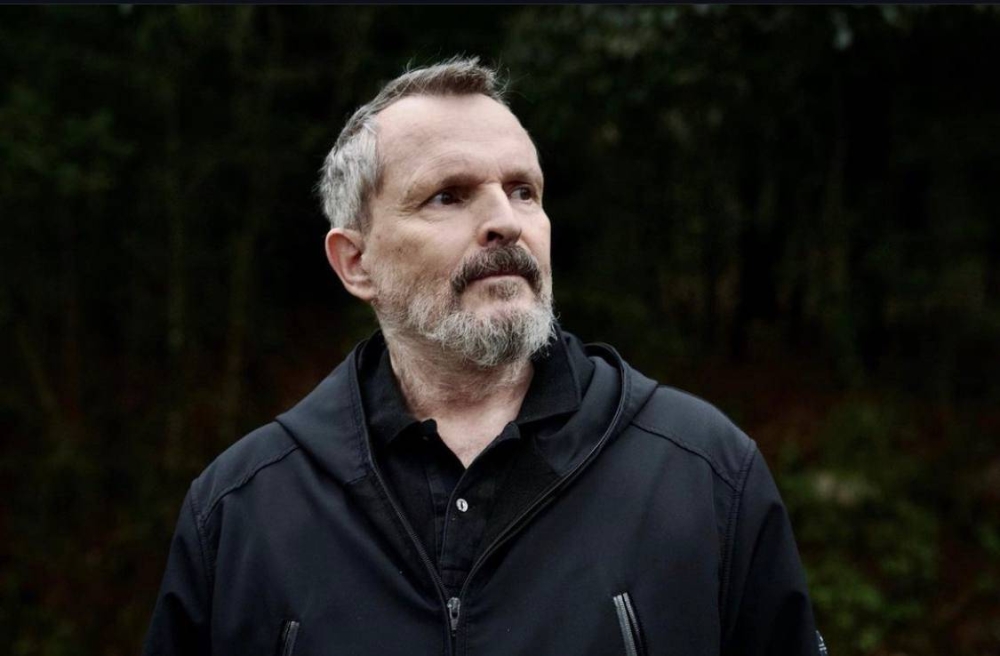 Miguel Bosé es seguidor de las teorías conspirativas y ha estado en el ojo del huracán por sus declaraciones negacionistas respecto al cambio climático.,image_description: