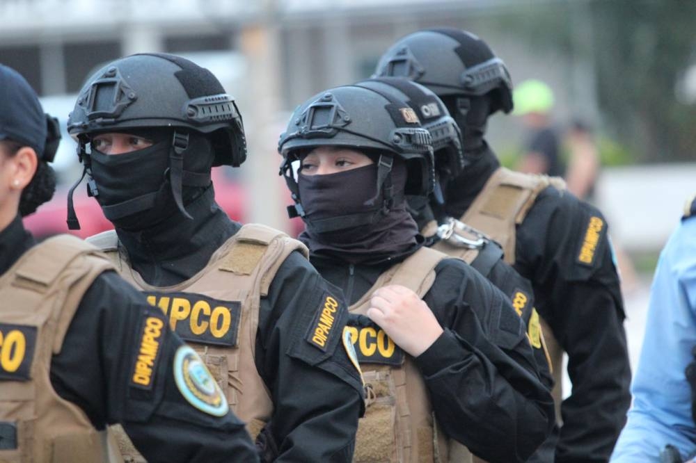 La tasa de homicidios cerró en 2023 en 38 por cada 100,000 habitantes, más de seis veces el promedio mundial. /PoliciaHonduras,image_description: