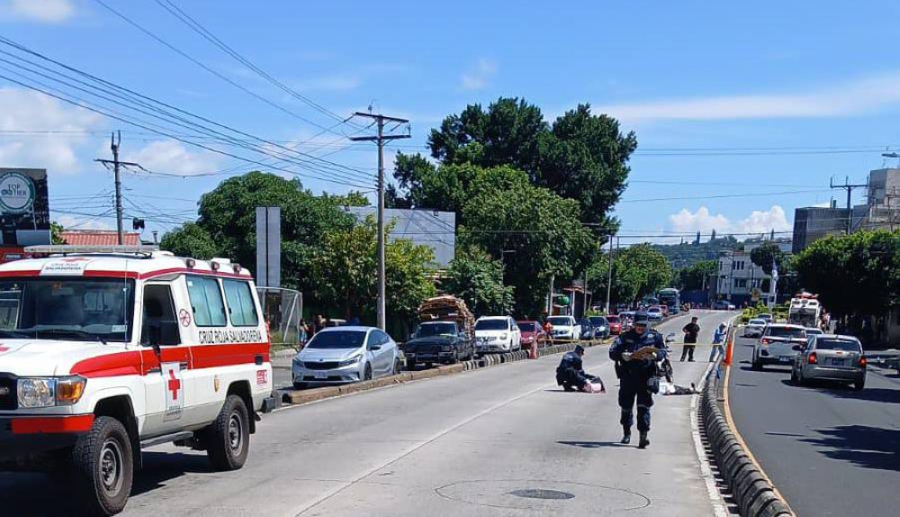 Los dos carriles del Sitramss continuaron cerrados hasta el mediodía del sábado. /PNC,image_description: