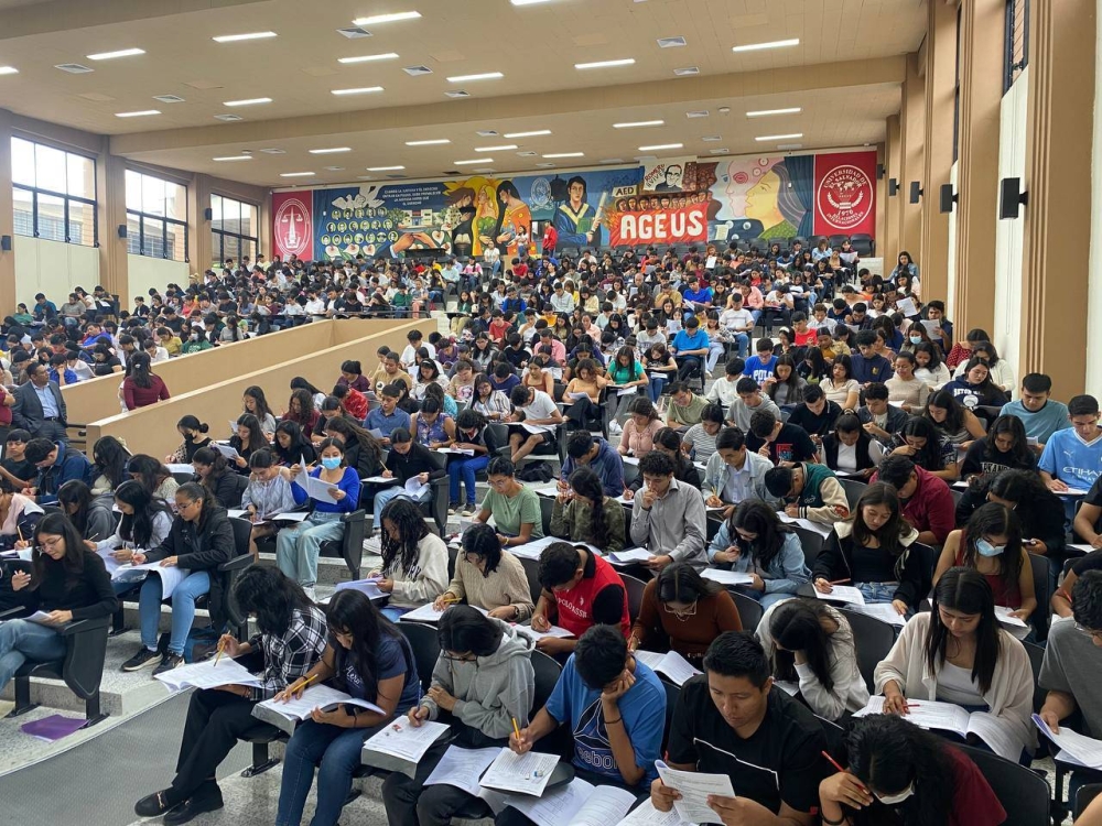 Ocho facultades de la Universidad de El Salvador se habilitaron para realizar el examen de admisión 2025. //Lisbeth Ayala,image_description: