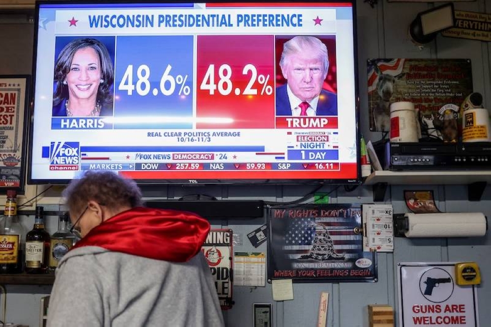 Una encuesta para las elecciones presidenciales de Estados Unidos se ve en un televisor en la casa de un partidario del expresidente estadounidense y candidato presidencial republicano Donald Trump, en Horicon, Wisconsin, el 4 de noviembre de 2024. Los acérrimos rivales Kamala Harris y Donald Trump se embarcan el lunes en una frenética campaña final, y ambos llegarán a Pensilvania, un estado que deben ganar, en el último día de la elección presidencial estadounidense más reñid
                            </a>
                        </div>
                        <div class=