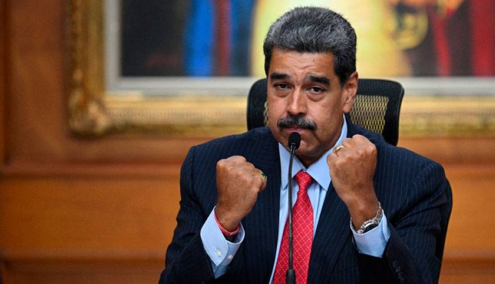 Maduro insiste en que las sanciones provocaron una hiperinflación que en 2019 alcanzó un 344,000 , además de la pérdida del 99  de los ingresos vitales petroleros./ AFP,image_description: