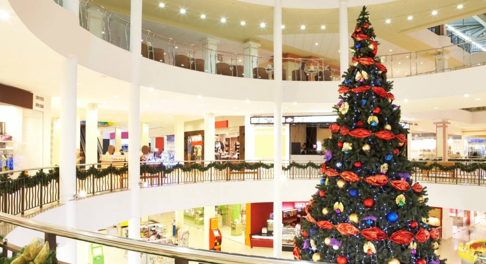 Las luces de colores iluminarán un año más las fiestas de Navidad y Fin de Año en El Salvador.,image_description: