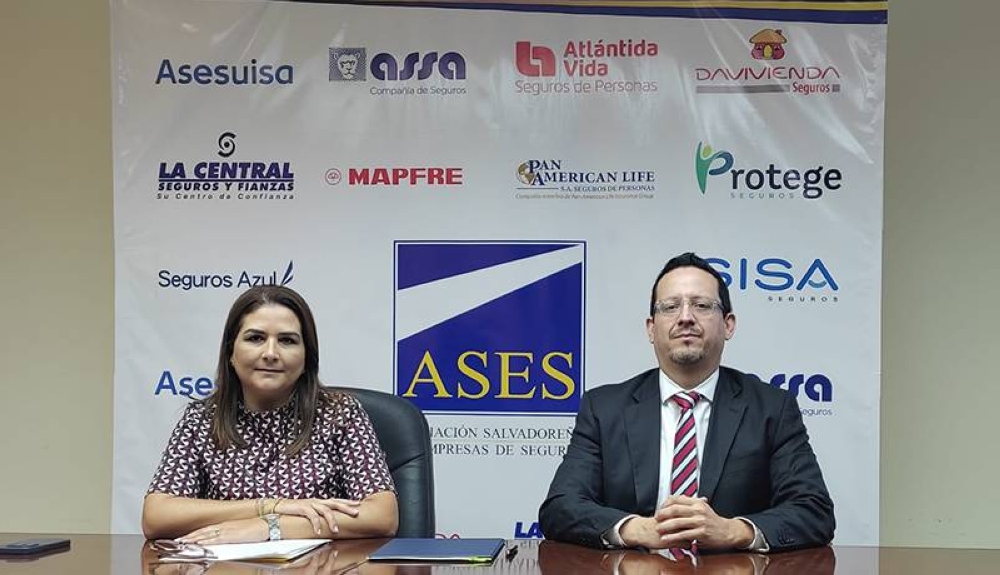 María Teresa Bolaños, presidenta de ASES, junto a Mario Rivas, director corporativo de ADEN Business School. /Margarita Aguilar,image_description: