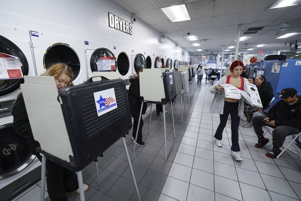 Más de 36 millones de latinos están registrados para esta elección, casi 15 del electorado, aunque solamente la mitad suele acudir a las urnas./AFP,image_description: