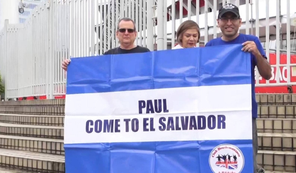 Los beatlemaníacos salvadoreños buscan hacer eco en el cantante para que considere al Pulgarcito en sus próximos destinos.,image_description: