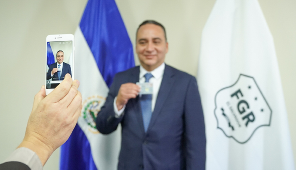 El fiscal Rodolfo Delgado fue nombrado en el cargo el 1 de mayo de 2021, cuando la Asamblea Legislativa destituyó al exfiscal Raúl Melara. / FGR,image_description: