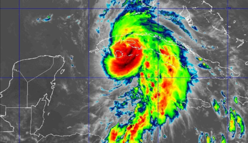 Rafael golpeará Cuba convertido en huracán categoría tres/ Foto cortesía NHC_Atlantic.,image_description: