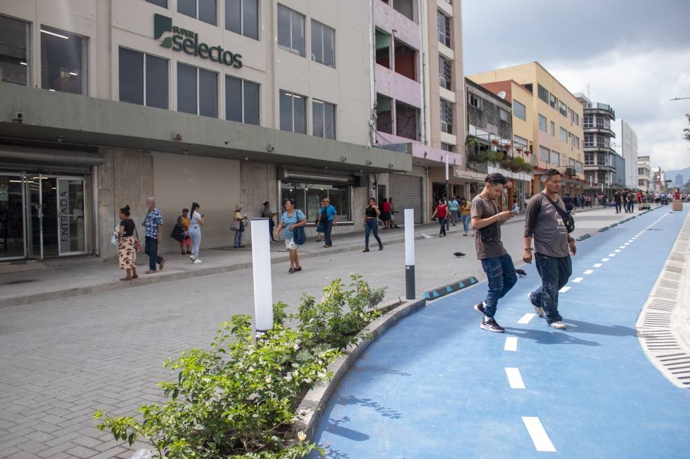 El nuevo concepto de la Rubén Darío tiene jardineras incluidas, igual que las plazas Gerardo Barrios, plaza Norte y los alrededores de la Biblioteca, recién renovadas. Lisbeth Ayala.