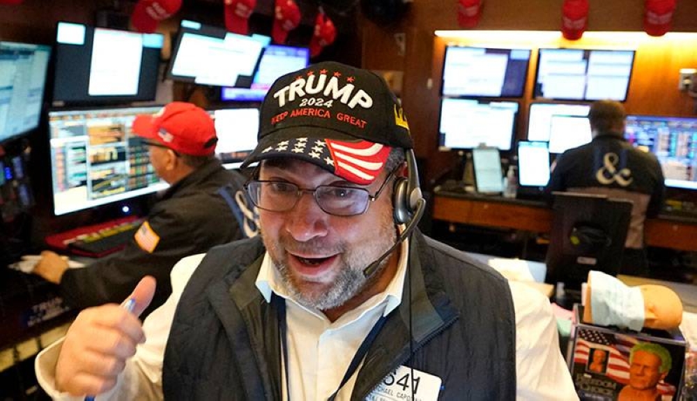 Un simpatizantes de Trump celebró la vitoria del republicano en el edificio del Wall Street. / AFP,image_description: