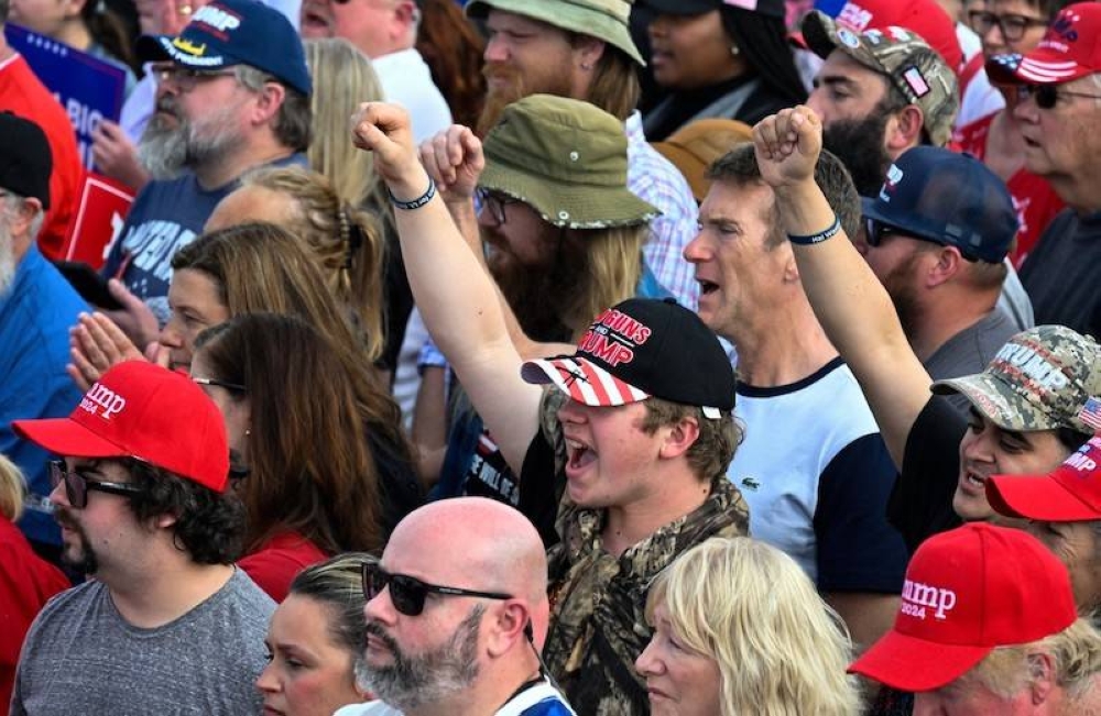 Seguidores de Trump en un mitin de Gastonia, Carolina del Norte, el 2 de noviembre. / AFP.,image_description: