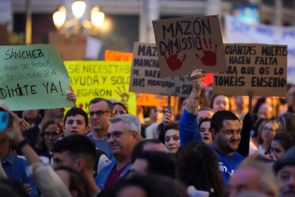 Las protestas en Valencia luego de que las lluvias provocaran la muerte de al menos 220 personas, docenas de desaparecidos, viviendas y carros destruidos e inundaciones. / AFP.