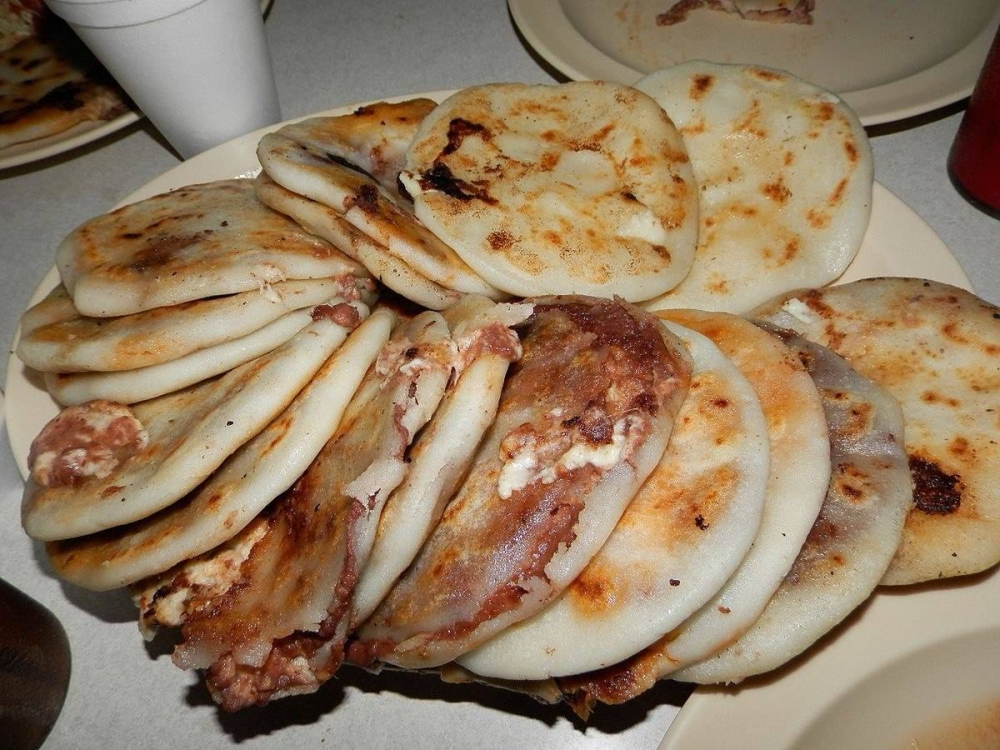 Las pupusas más gustadas por los salvadoreños son las revueltas y las de frijol con queso. / Cortesía.,image_description: