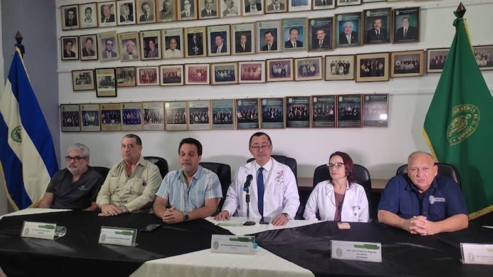 La actual directiva del Colegio Médico es dirigida por el Dr. Iván Solano en el micrófono. Además la integran los médicos Carlos Edwin Franco Portillo,  Gloria Patricia Argueta de Cativo, Carlos Alfredo Ramos, Ricardo Ernesto Franco Castillo y Jaime Ricardo Ávila Guerra.,image_description: