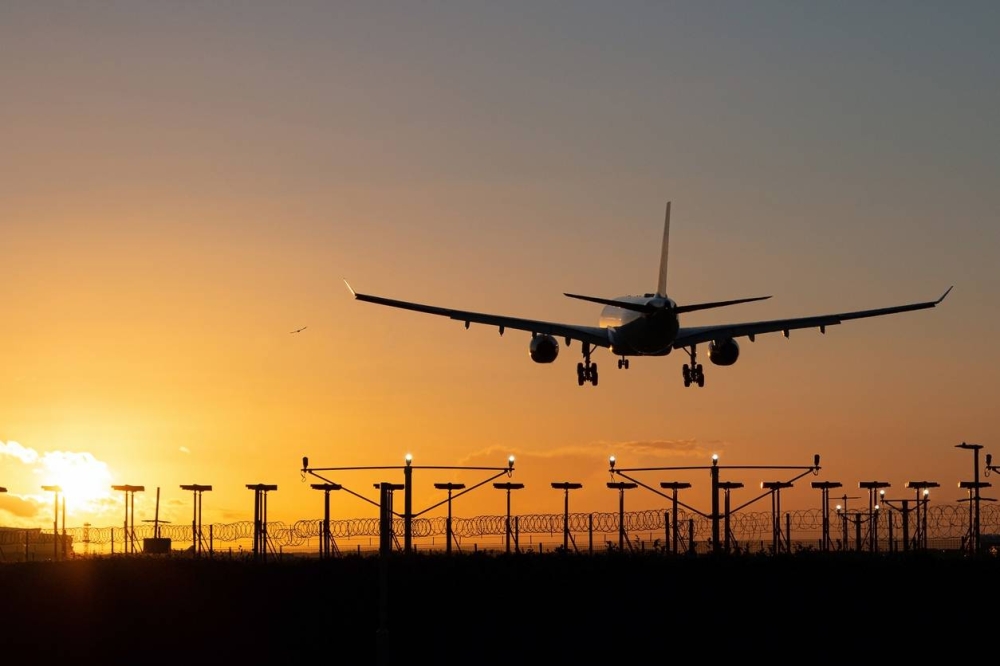 El nuevo aeropuerto incluirá una pista de aterrizaje de 2,400 metros de largo y 45 metros de ancho, así como la terminal de pasajeros y un edificio de mantenimiento. /Imagen ilustrativa. ,image_description: