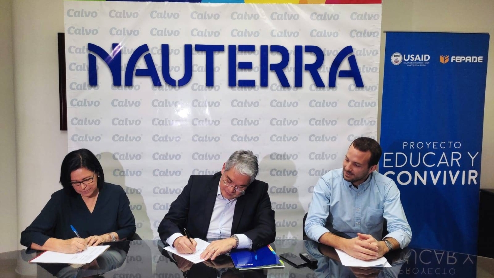 Firma del acuerdo entre Nauterra, USAID y Fepade. /Margarita Aguilar,image_description: