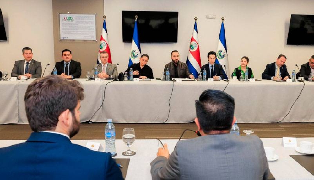 La reunión se realizó en el INCAE. / PresidenciaSV,image_description: