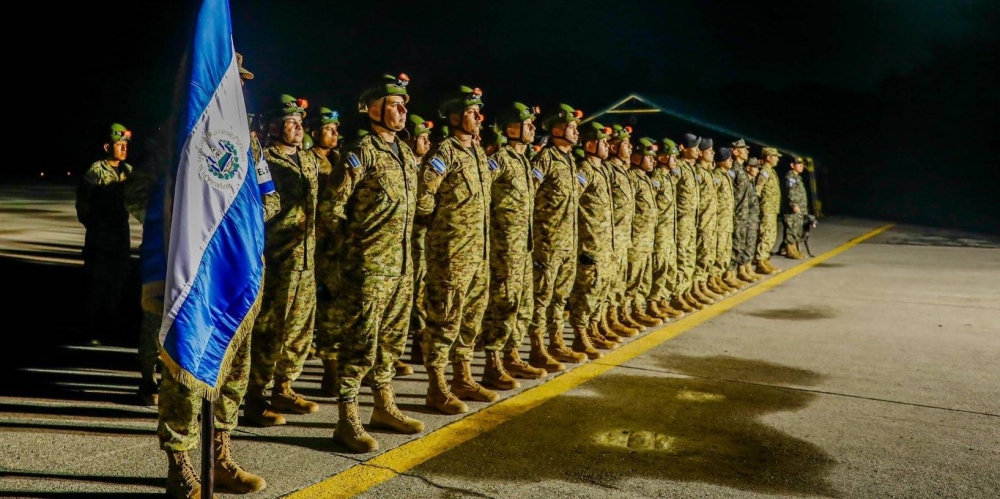 El contingente de la Fuerza Armada enviado a Costa Rica para ayudar por los daños provocados por las inundaciones. / FAES.,image_description: