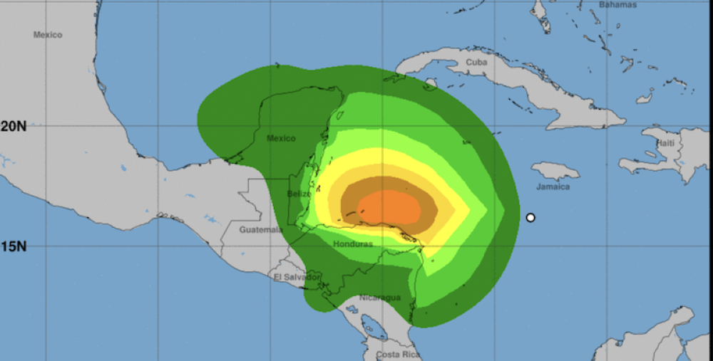 Se espera que el sistema se convierta en tormenta tropical el jueves y continúe fortaleciéndose a medida que se mueve cerca de la costa centroamericana./CNH,image_description: