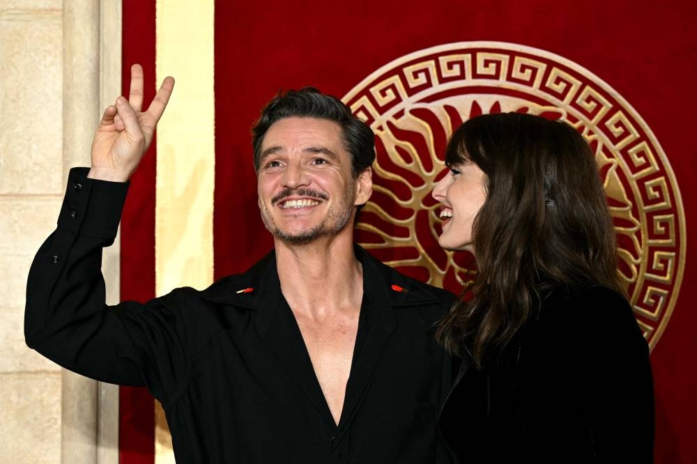 Pedro Pascal es todo un ícono de galanura y masculinidad, y está muy orgulloso de su hermana, quien hizo su transición de género a partir de 2021. Fotos: AFP,image_description: