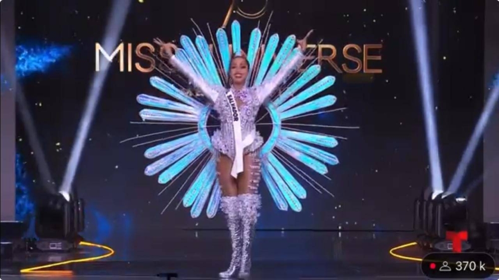 Florence García hizo su mejor performance e impresionó a jurados y público con un traje inspirado en la reinvención de El Salvador.,image_description: