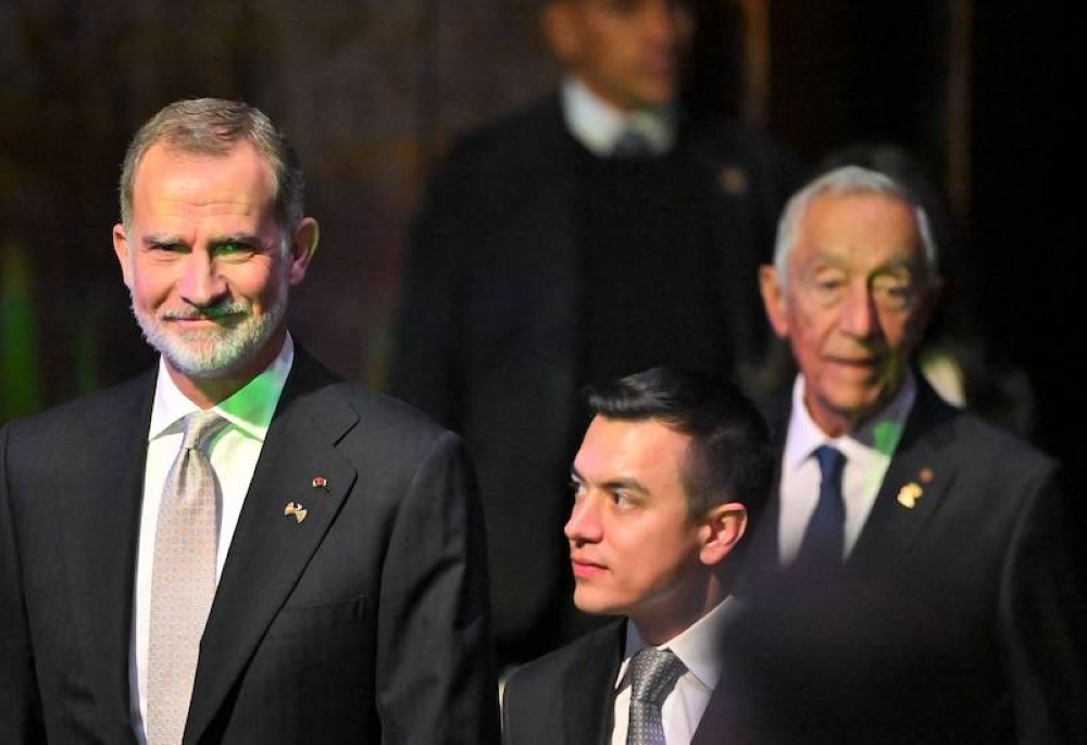 El rey Felipe VI de España i, el presidente de Ecuador, Daniel Noboa centro, y el presidente de Portugal, Marcelo Rebelo de Sousa, llegan a la ceremonia de apertura de la XXIX Cumbre Iberoamericana en Cuenca, Ecuador, el 14 de noviembre de 2024./ AFP,image_description: