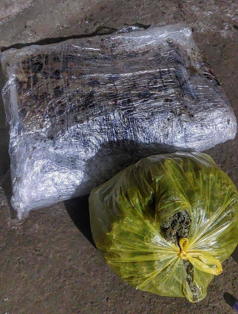 Entre los elementos incautados se encontraron cinco paquetes de marihuana/ Foto cortesía PNC.