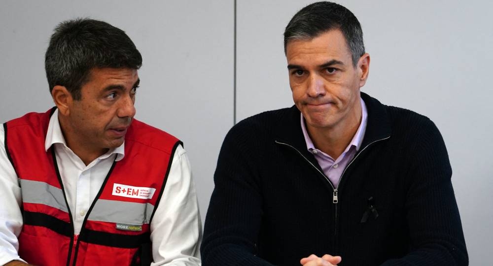 El presidente del comunidad valenciana, Carlos Mazón y el presidente del Gobierno Español, Pedro Sánchez/Foto Manaure Quintero AFP.,image_description: