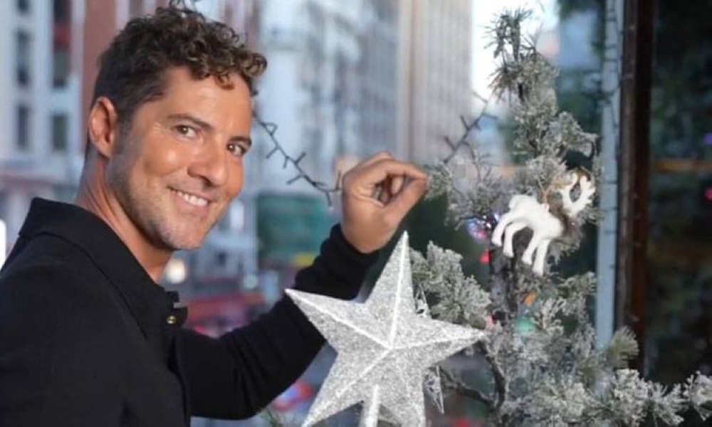 Bisbal, que estuvo presente en los Latin Grammy este jueves, presenta una rítmica colección de villancicos clásicos.,image_description: