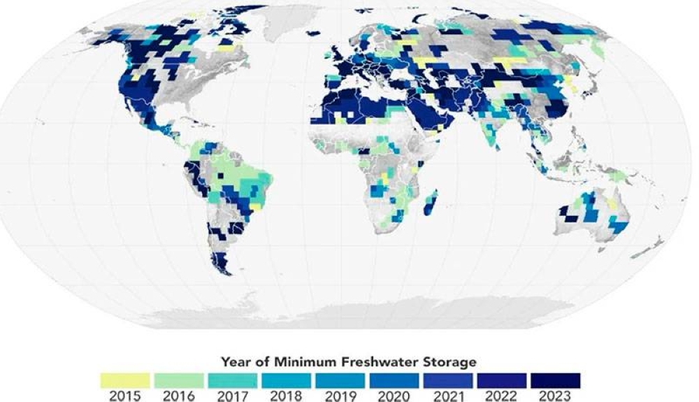 Este mapa muestra los años en que el almacenamiento de agua terrestre alcanzó un mínimo de 22 años es decir, la tierra estaba más seca en cada ubicación, según datos de los satélites GRACE y GRACE/FO.,image_description: