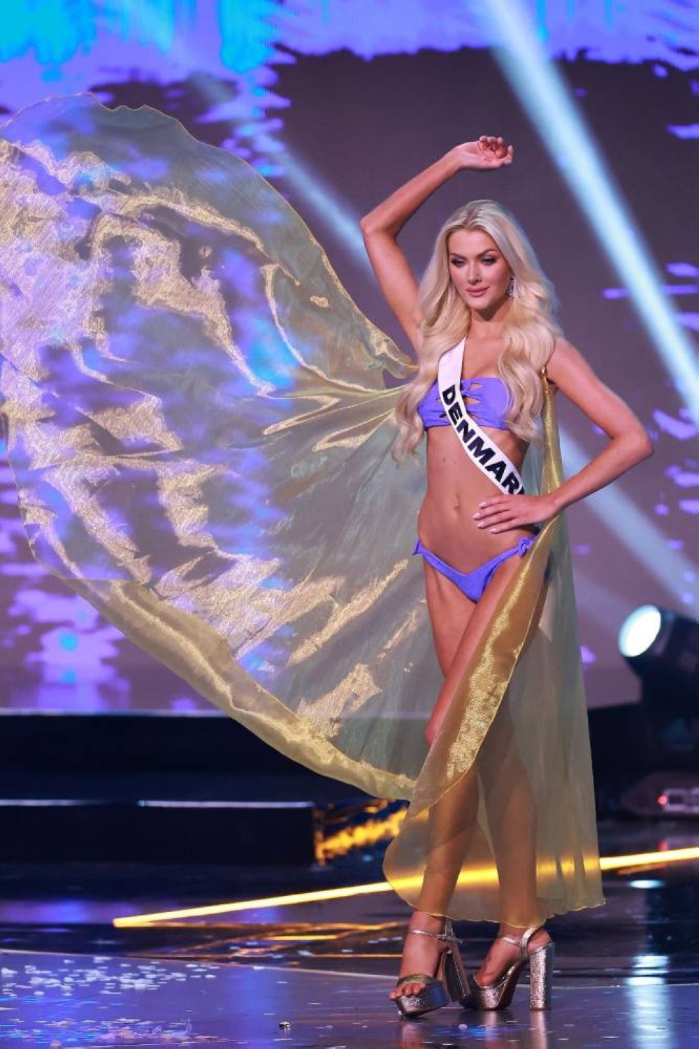 Desfile en traje de baño.