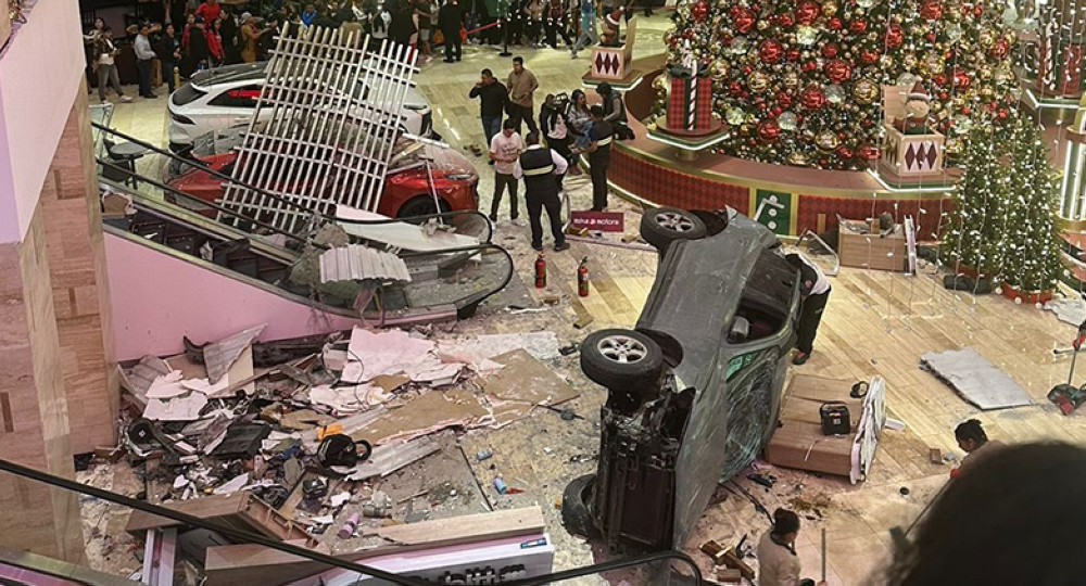 El accidente ocurrió en el centro comercial Miraflores de la Zona 11 de ciudad de Guatemala_,image_description: