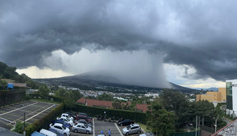 Pronostican que lluvias y tormentas continuarán este lunes / Foto cortesía Marn.,image_description: