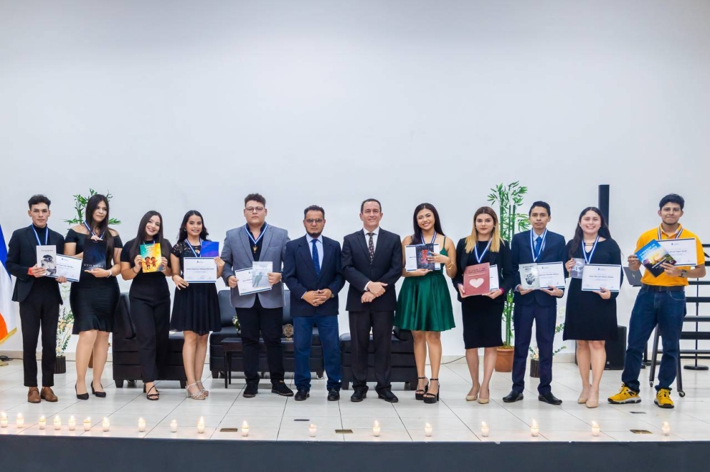 El grupo completo de alumnos participantes.